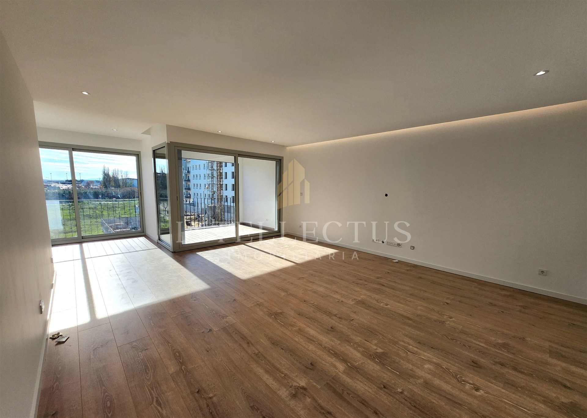 Exclusivo T3 de Arquitetura Moderna no Montijo – Sustentabilidade e Luxo com Certificação A+